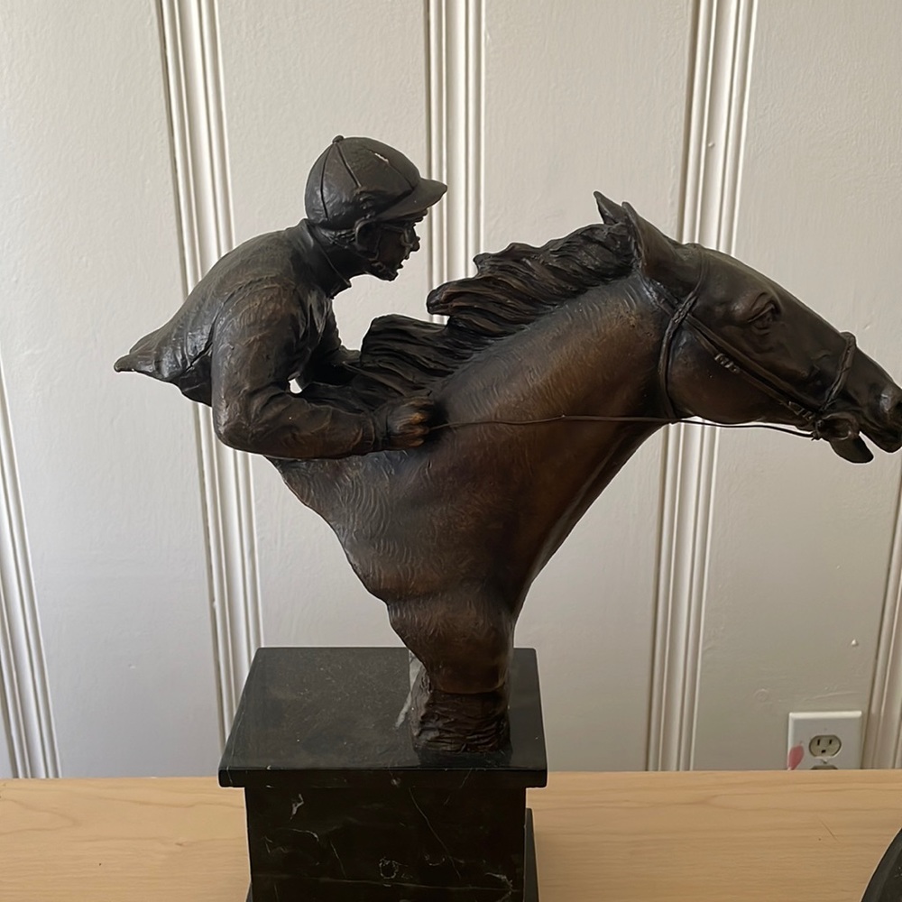 Delaware Park horse statue